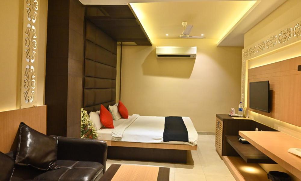 Hotel Royal Cottage Канпур Екстериор снимка