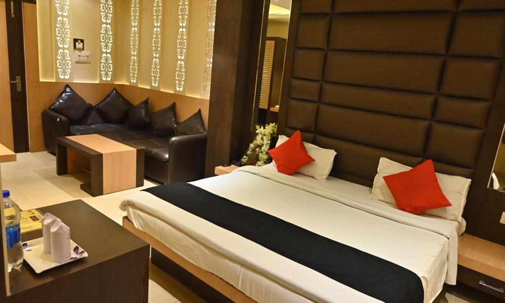 Hotel Royal Cottage Канпур Екстериор снимка