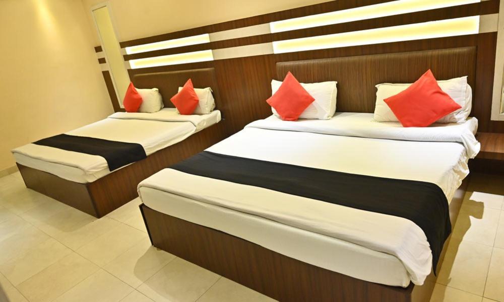 Hotel Royal Cottage Канпур Екстериор снимка
