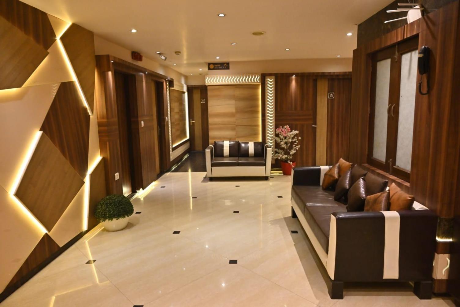 Hotel Royal Cottage Канпур Екстериор снимка