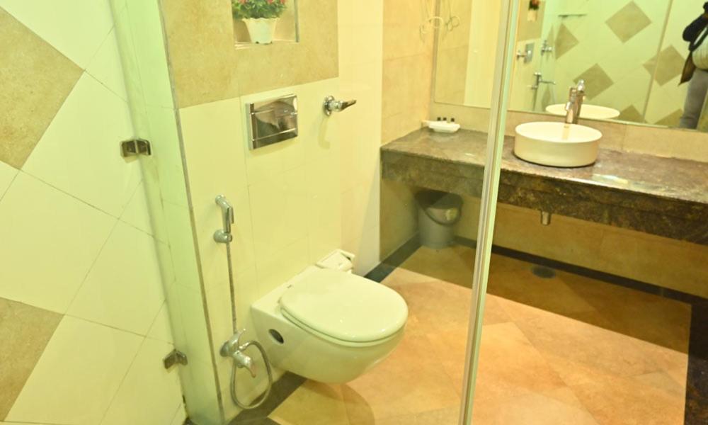 Hotel Royal Cottage Канпур Екстериор снимка