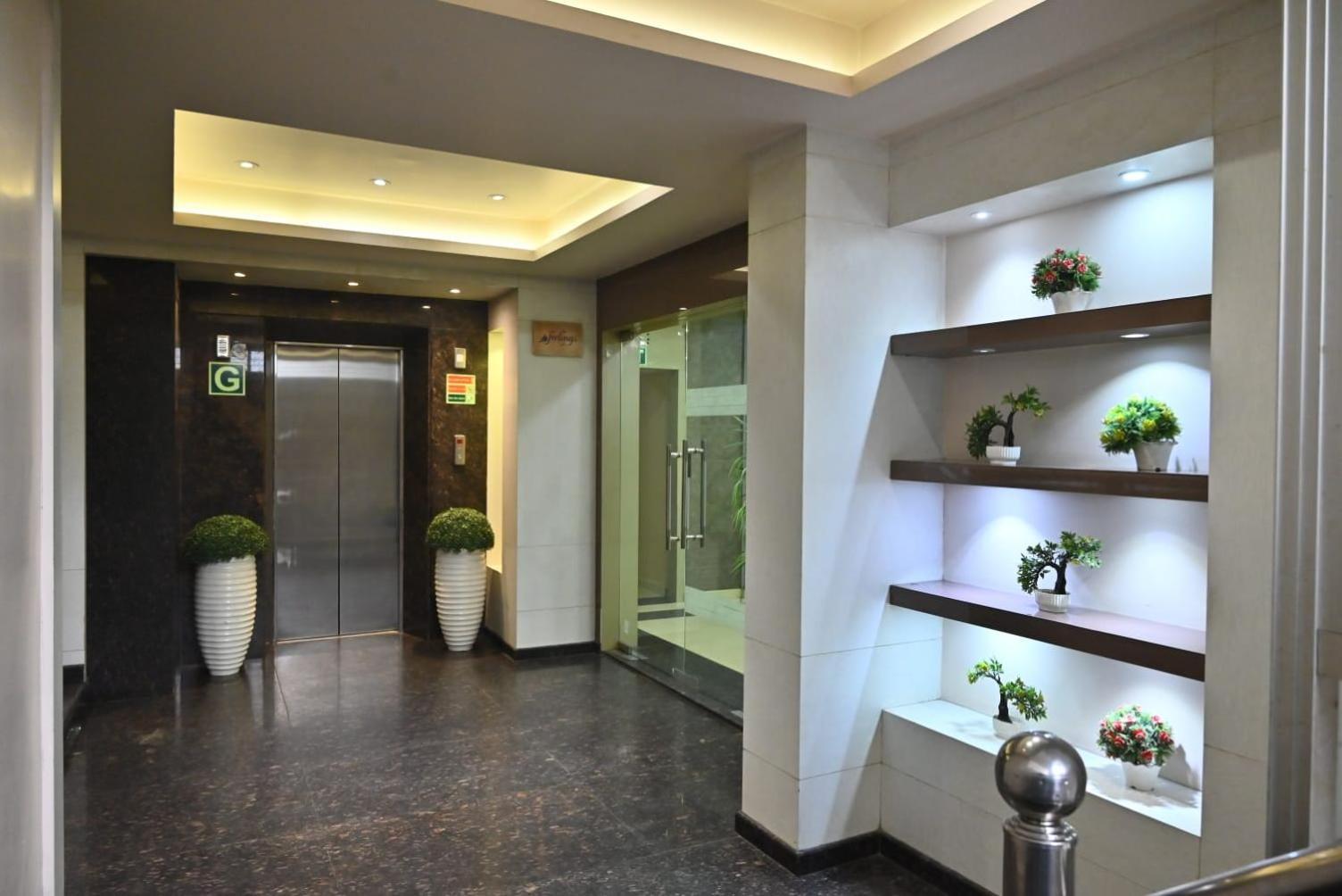 Hotel Royal Cottage Канпур Екстериор снимка
