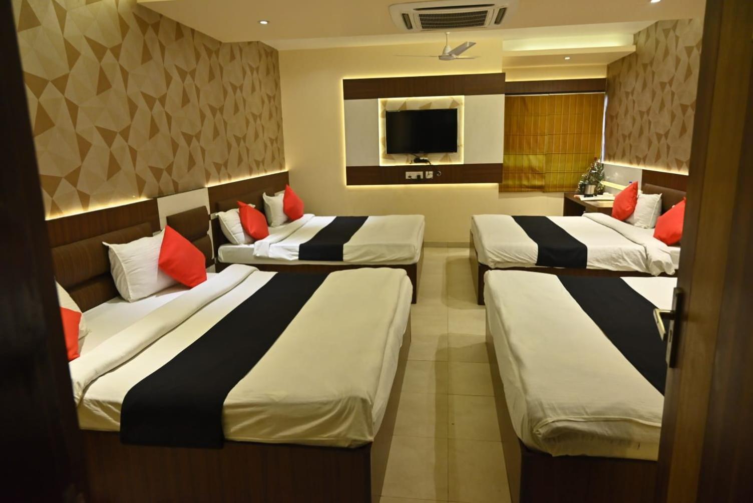 Hotel Royal Cottage Канпур Екстериор снимка