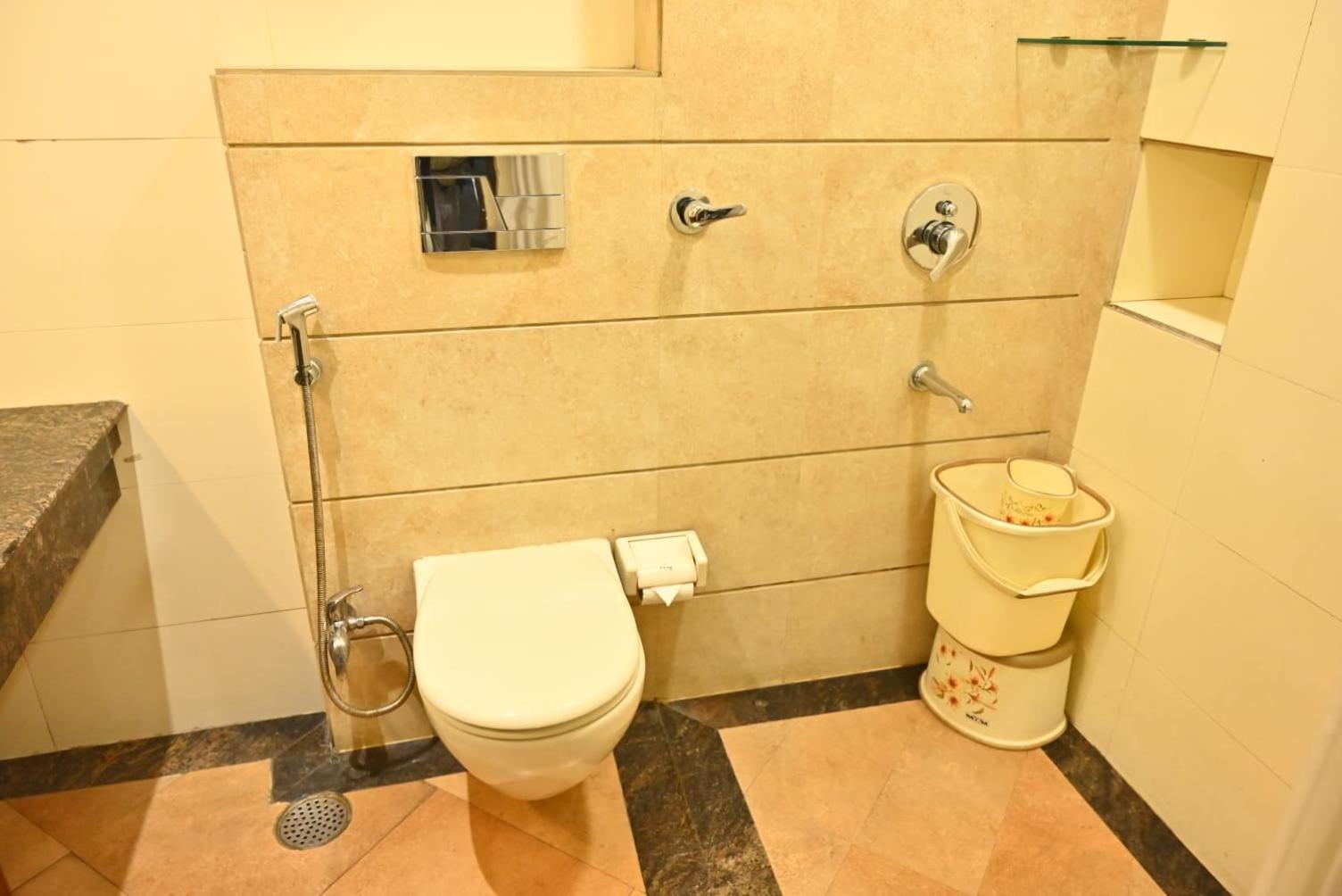 Hotel Royal Cottage Канпур Екстериор снимка